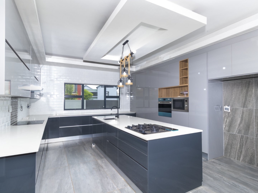 6 Bedroom Property for Sale in Gateway Manor North West